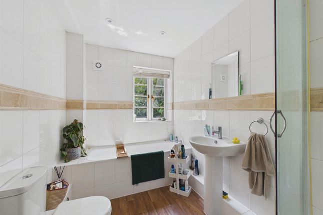 Flat 16 Abbotsfield, 14, Abbey Road, Malvern photo 4