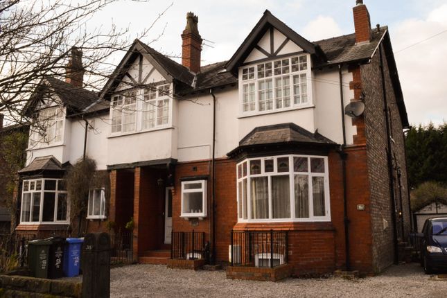2 bed flat to rent in Westgate, Hale