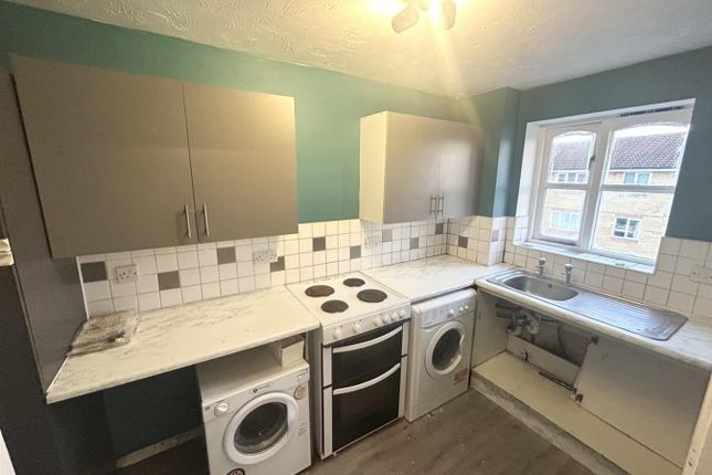 226, Redford Close, Feltham photo 2