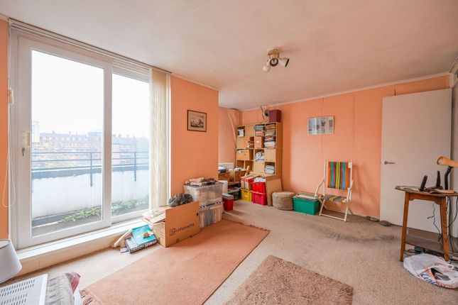 1-bed flat on Burr Close, St Katharine Docks, £325,000