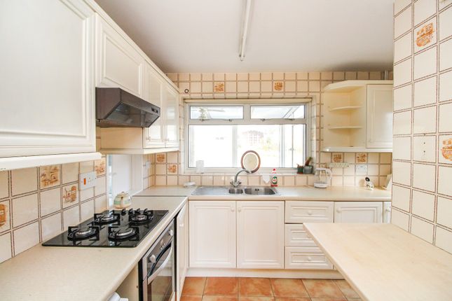 98, Marlborough Drive, Burgess Hill photo 2