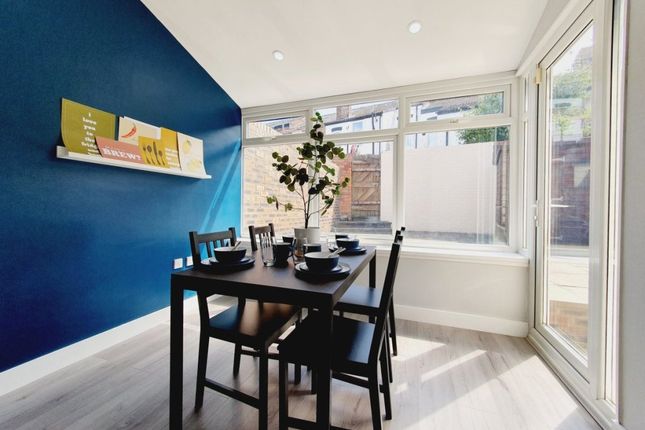 Room 2, 32 Raffles Road, Birkenhead photo 4