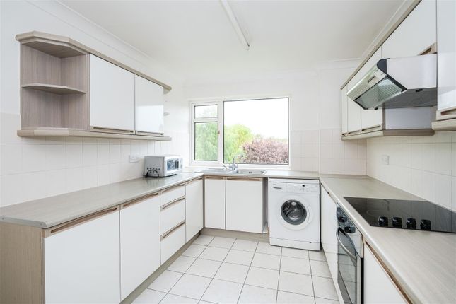 Flat for sale in Connaught Avenue, London