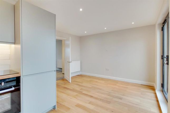 Flat to rent in High Road, Wembley