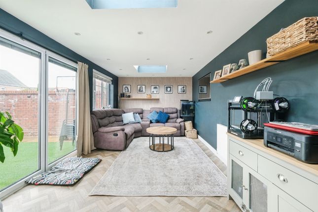 19, Bran Rose Way, HEREFORD photo 4
