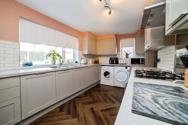 18, Queens Court, Nottinghamshire photo 4