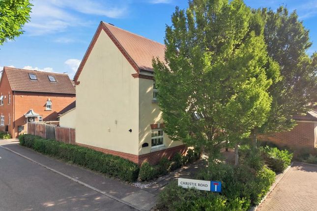 21, Deer Park Way, Waltham Abbey photo 4