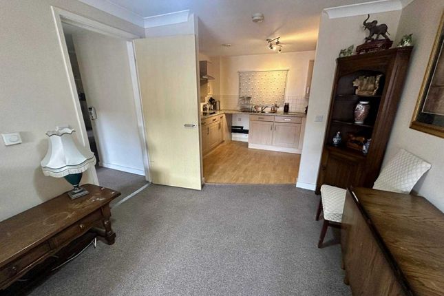 38, ALICE BYE COURT, THATCHAM photo 5