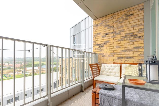 CN907, Flat 157, Alington House, 1 Mary Neuner Road, London photo 4