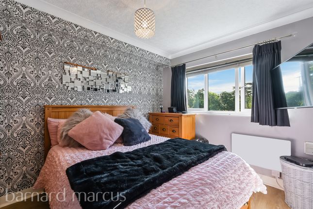 3, Saffron Court, 564, Staines Road, FELTHAM photo 4