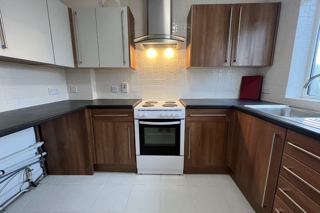 187, Bowfell Court, Coventry photo 4