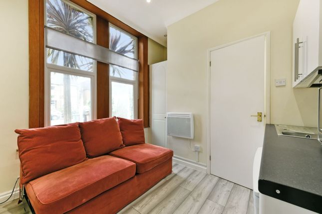 The Studio,, Amber Court, Surbiton photo 3
