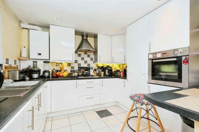 Thumbnail Flat for sale in Lakeside Walk, Rawdon, Leeds