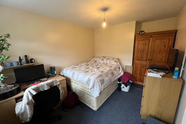 Flat to rent in Minden Way, Winchester