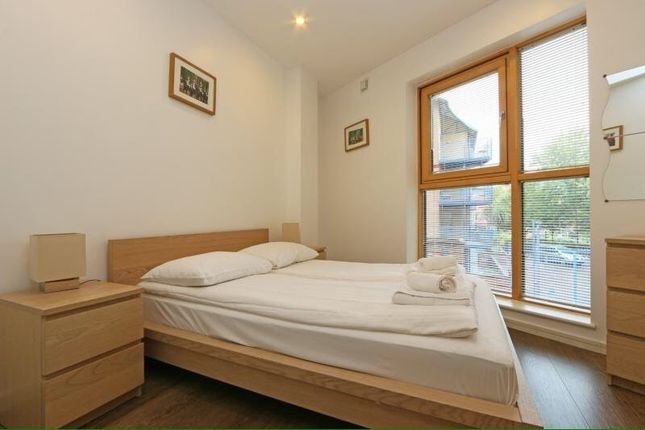 Flat to rent in 46 Borough Road, London