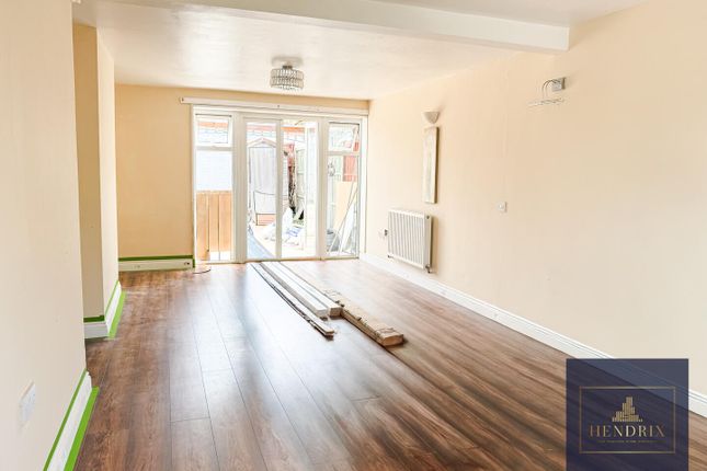 6, Kimpton Road, Sutton photo 2