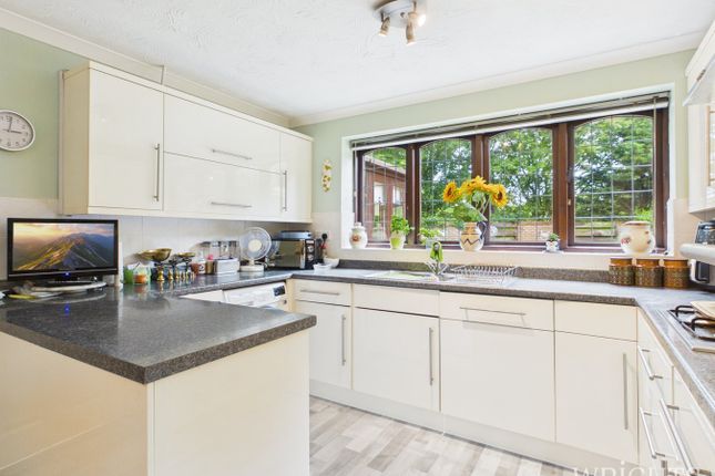 14, Witchford, Welwyn Garden City photo 2