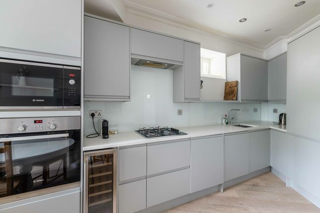 Flat to rent in Rostrevor Road, Parsons Green