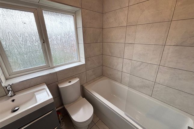 24, Walker Crescent, Telford photo 4