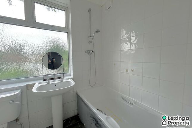 77, Grey Towers Avenue, Hornchurch photo 4