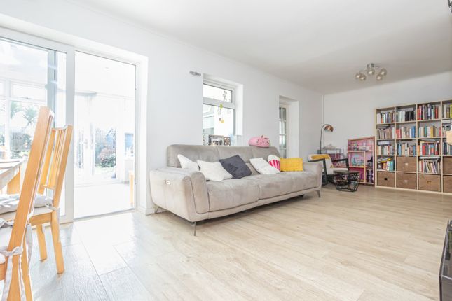 25, The Warren Drive, Kent photo 3