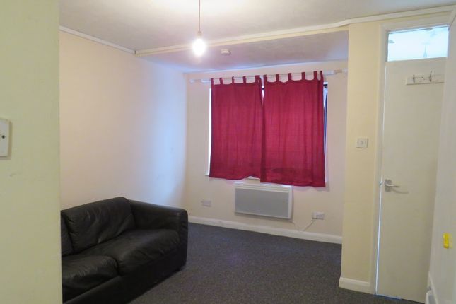 Barnes Avenue, Southall photo 3