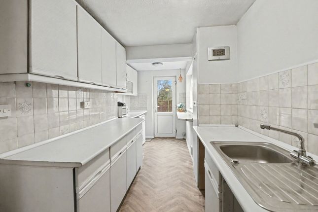 10 Rose Close, Southampton photo 3