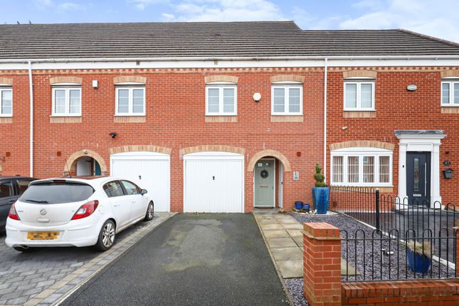 Town house for sale in Smallshire Close, Wednesfield, Wolverhampton