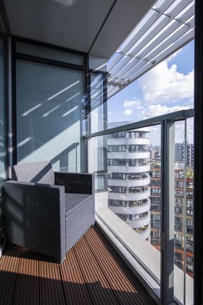 Flat to rent in Merchant Square East, London, Greater London
