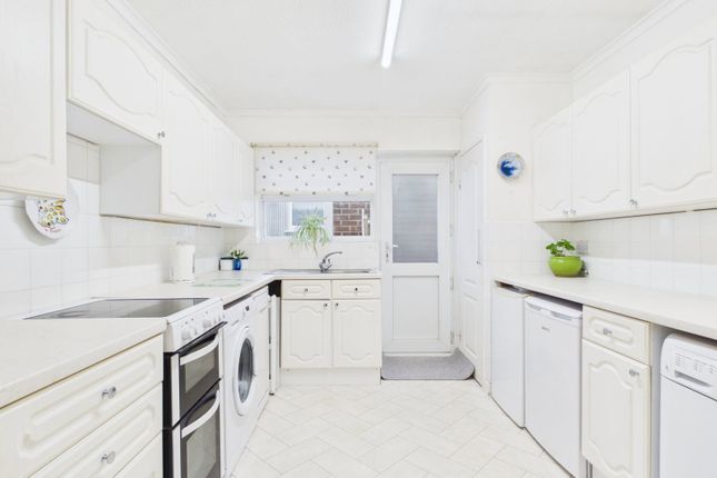 125, Adur Avenue, Worthing photo 4