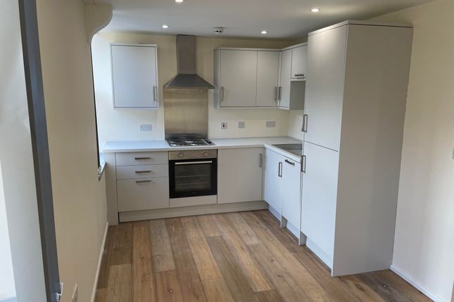 Thumbnail Flat to rent in Leeds Road, Shipley