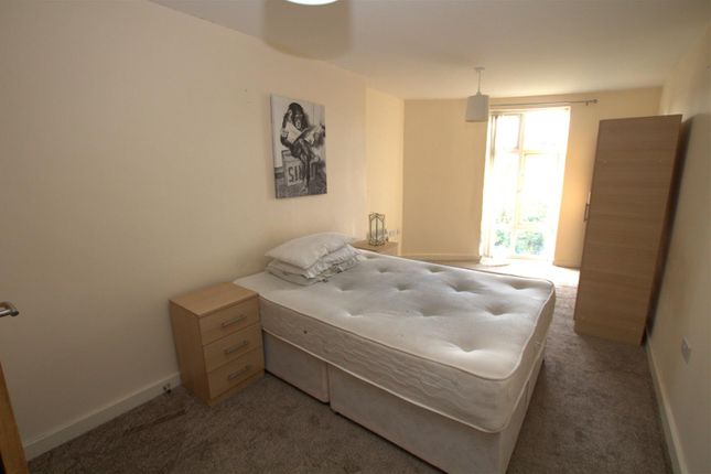 14, Westbeck house, Darlington photo 4