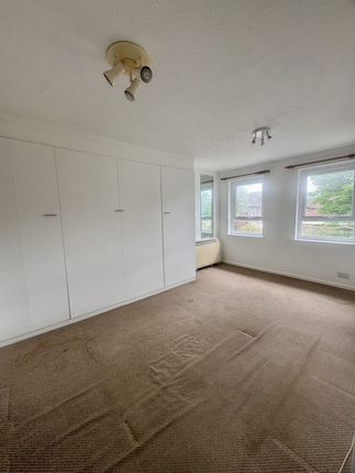 33 Bridgestone Drive, Bourne End photo 3