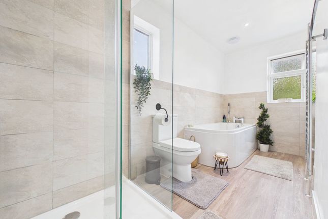 7 Broom Close, Nottingham photo 4