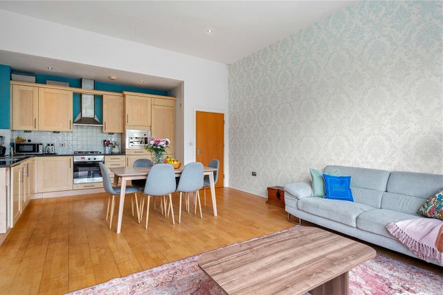 Flat 2, 56, Highbury Grove, London photo 4