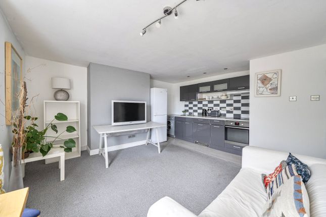 Flat 5, Lambrook House,, Church Street, Somerset photo 4