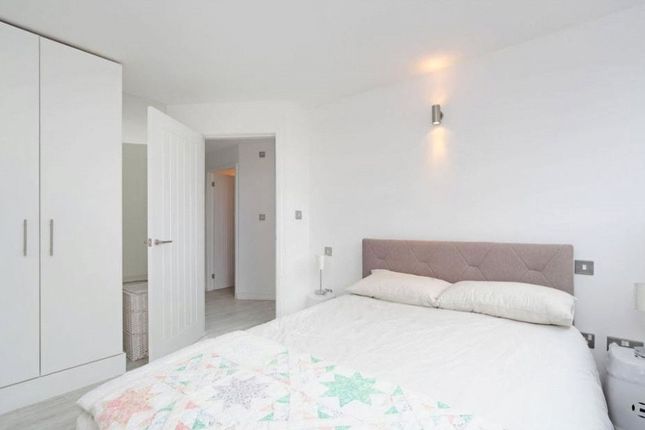 Flat for sale in Worlds End Estate, London