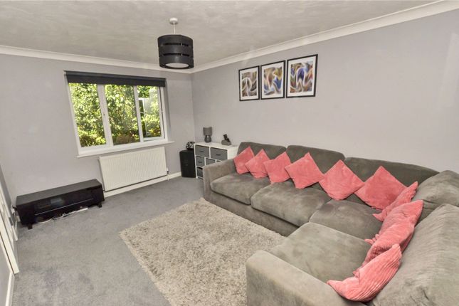 32, Bay Close, Wimborne photo 2