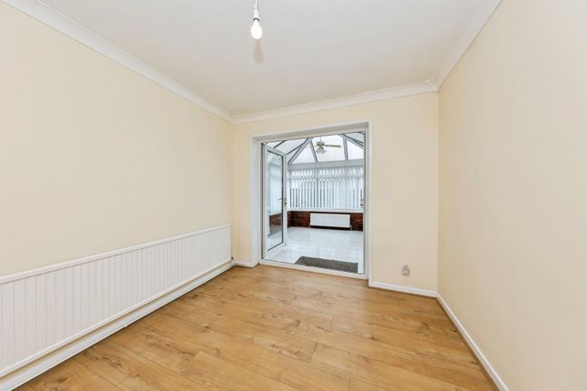 23, Brynmead, Llanelli photo 3