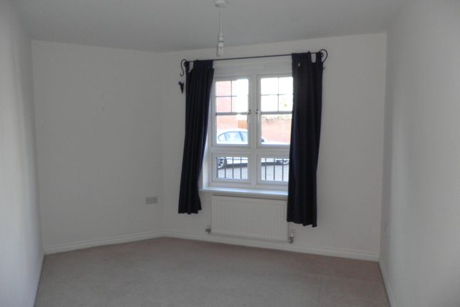 Flat to rent in Corelli Close, Stratford-Upon-Avon