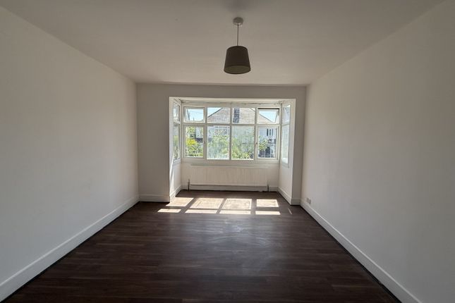 62 Abbotts Drive, Wembley photo 4