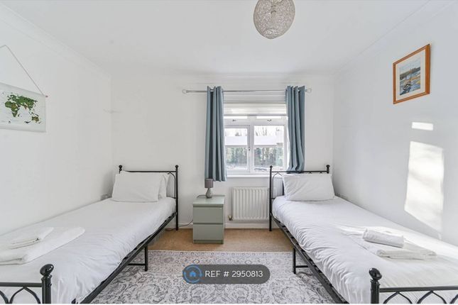Flat, Osprey Close, Bromley photo 5