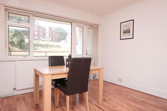 Flat to rent in Selsfield Drive, Brighton
