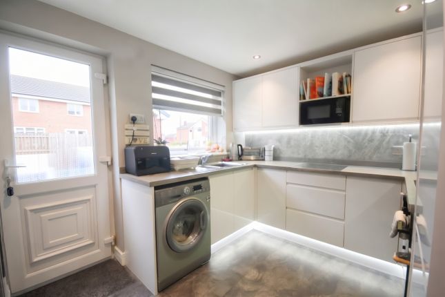 24 The Crescent, Radcliffe, Manchester photo 4