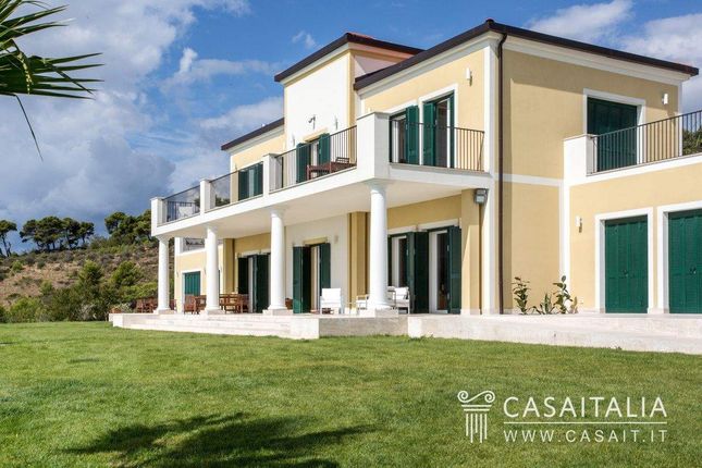 Villa for sale in Costarainera, Liguria, Italy