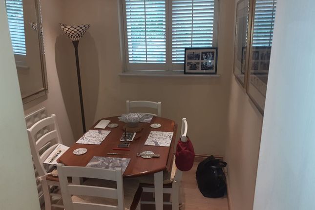 Flat to rent in Gables Close, London