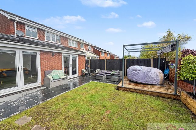 18 Rennie Crescent, Leek photo 2