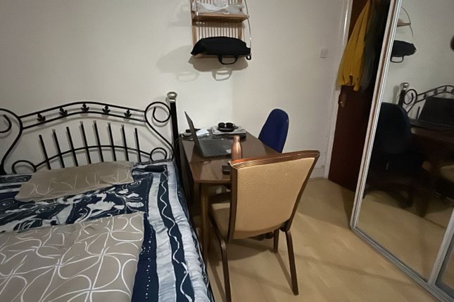 Studio flat on Bulstrode Avenue, Hounslow, £775/mo