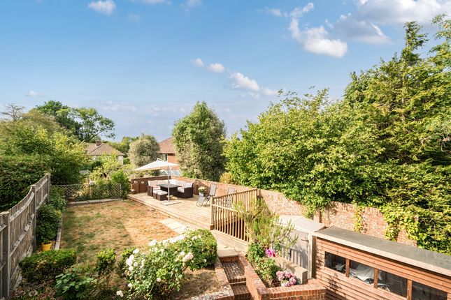 1, Williamson Close, Haslemere photo 4
