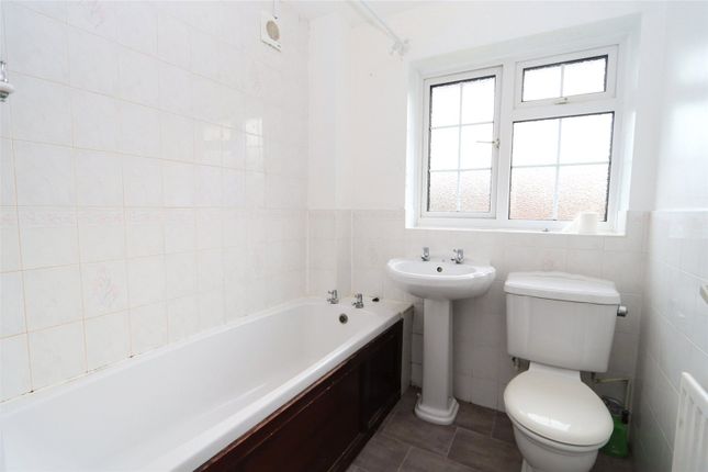 23, Booker Avenue, Milton Keynes photo 5